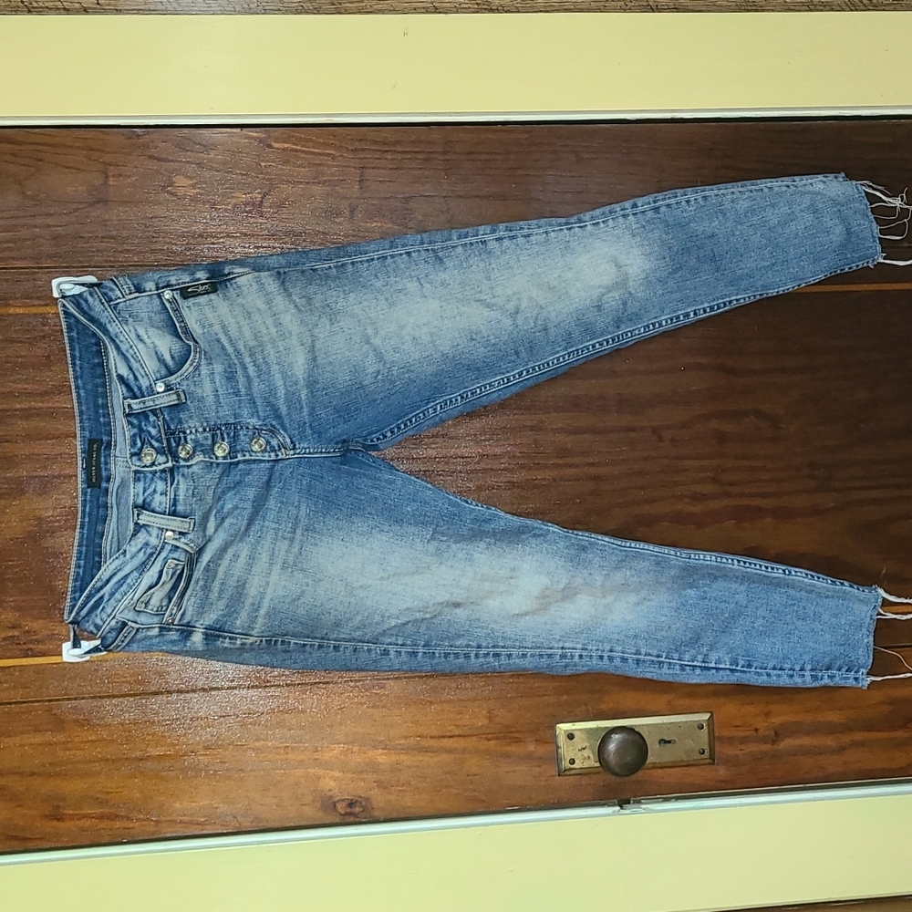 A pair of highrise, buttonfly Silvers size 28